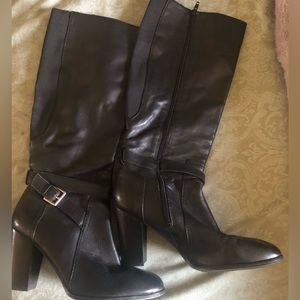 Ladies black leather boots, size 9  US